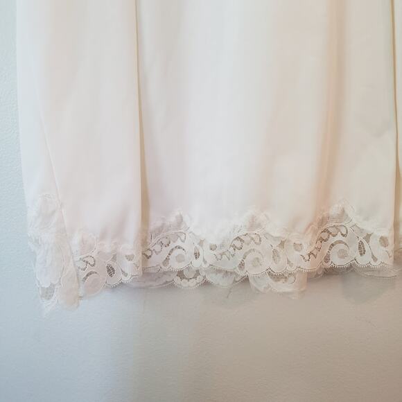 Vintage Nylon Slip Chemise with Lace 36 - Picture 10 of 10